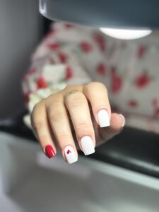 Услуги маникюра и ногтевого сервиса