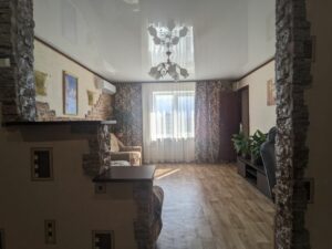 Продается двухкомнатная квартира на улице Героев Днепра рядом с рынком